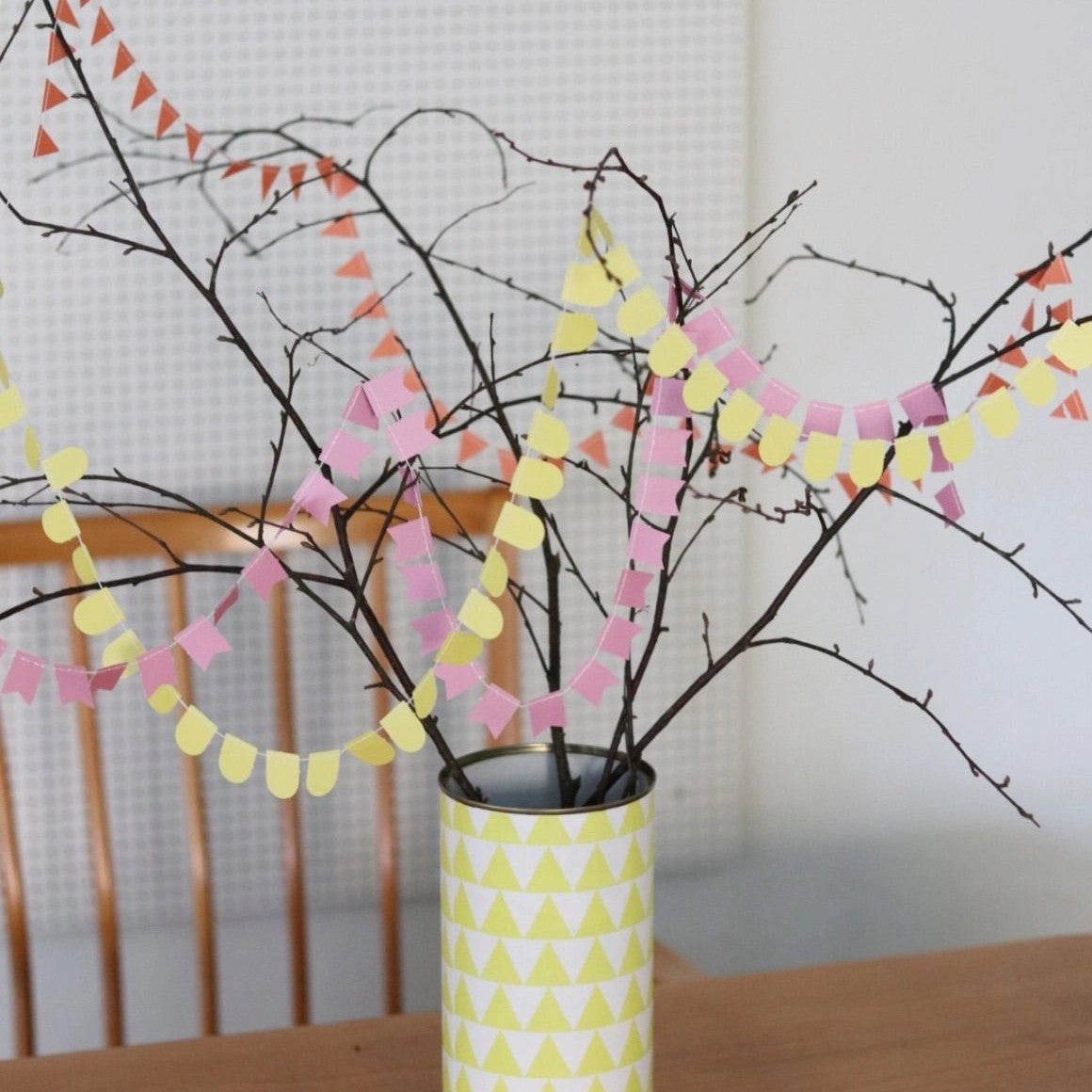 Inspiration for Spring and Easter decorating : making a DIY Easter tree