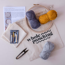Load image into Gallery viewer, diy punch needle kit with lavor fine punch needle &amp; winter palette